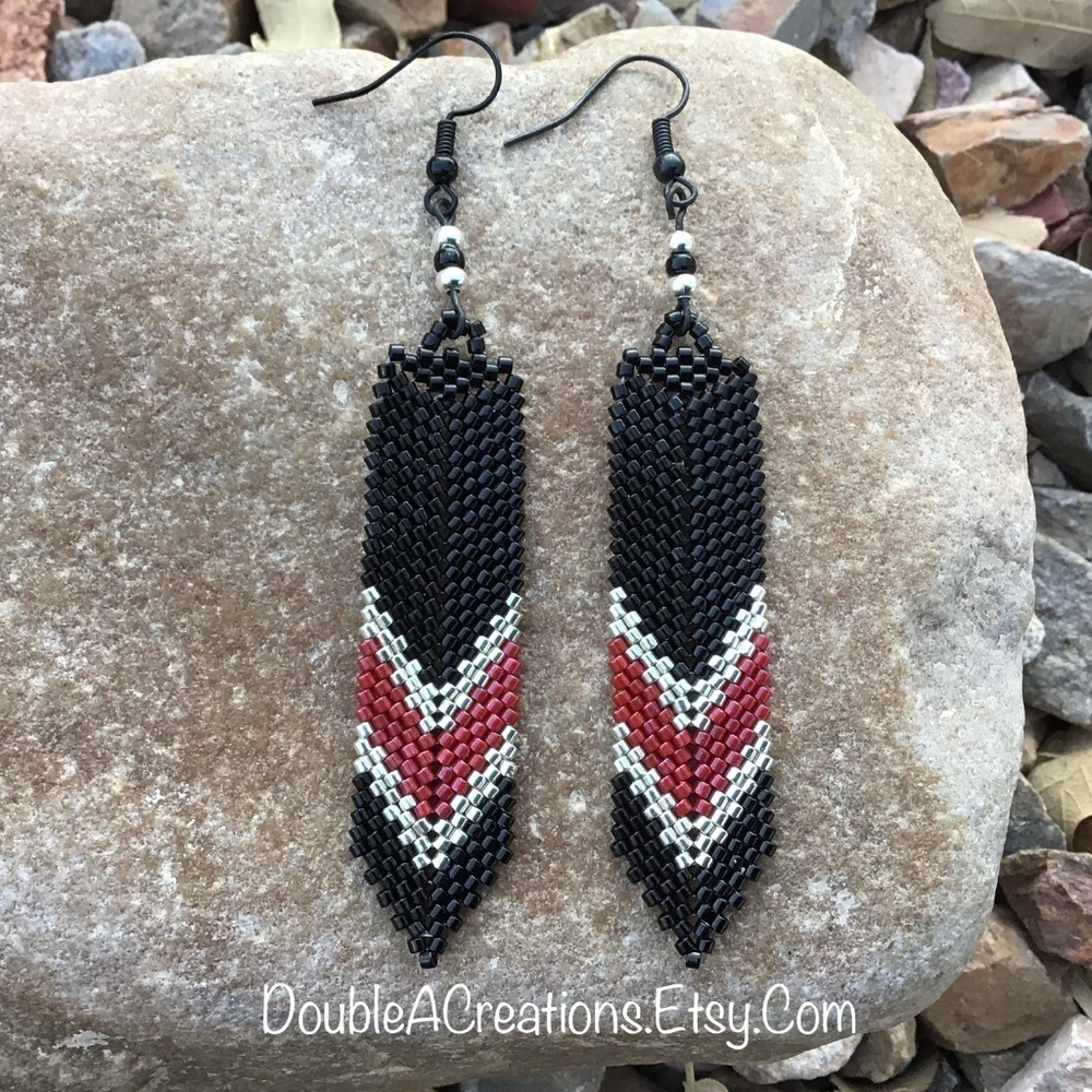 Black And Red Beaded Earrings Handmade New 12$